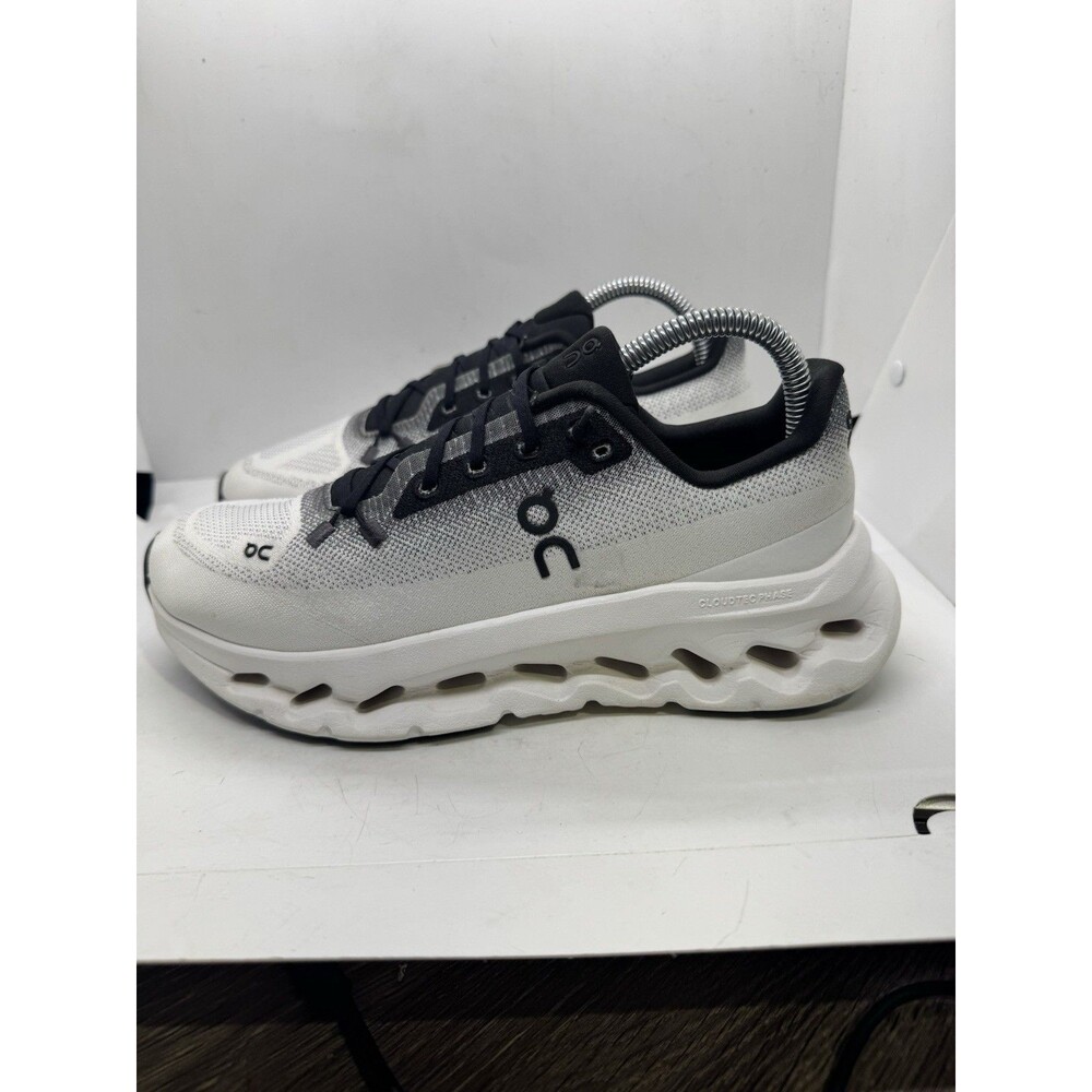 On Cloudtilt Womens 8 White Black Shoes Sneakers